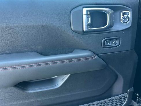Used 2025 Jeep Wrangler Unlimited Rubicon w/ Convenience Group AWD/4WD image 11