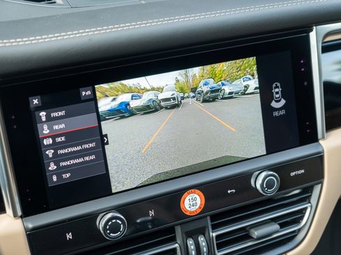 Used 2026 Porsche Macan image 31