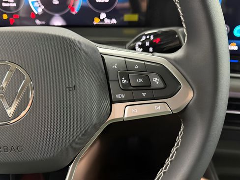 New 2025 Volkswagen Tiguan SE image 14