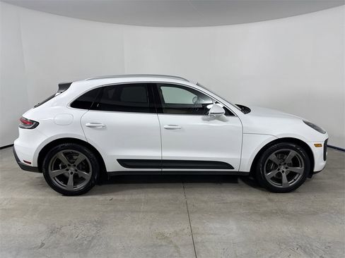 Certified 2023 Porsche Macan image 8