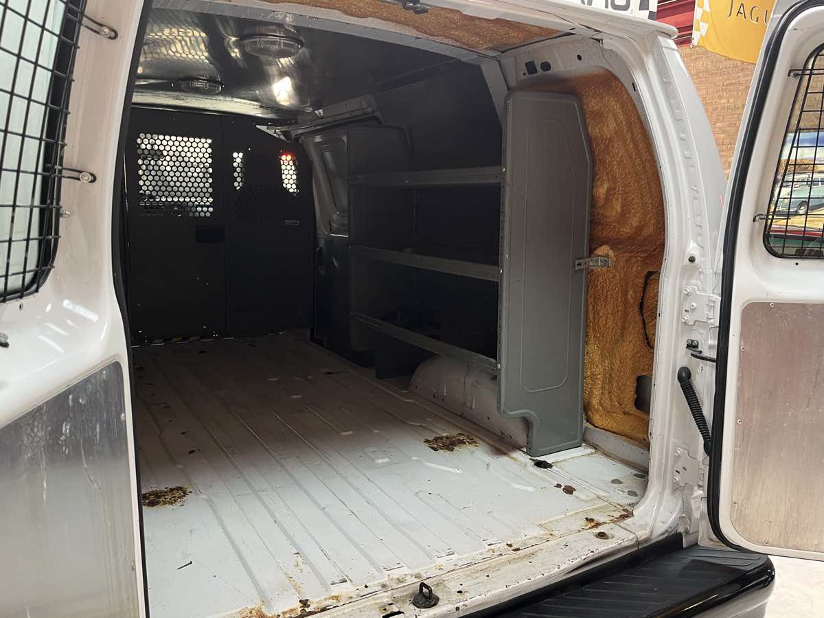 Used 2009 Ford E-350 and Econoline 350 Super Duty RWD image 17