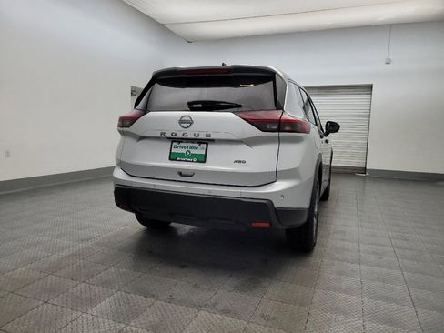 Used 2024 Nissan Rogue S image 7