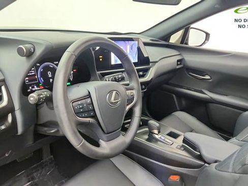 Used 2025 Lexus UX 300h FWD image 18