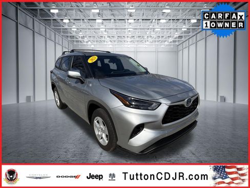 Used 2023 Toyota Highlander LE image 1