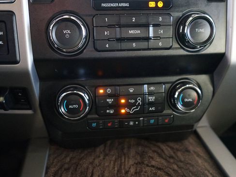 Used 2019 Ford F350 Lariat w/ Lariat Ultimate Package image 29