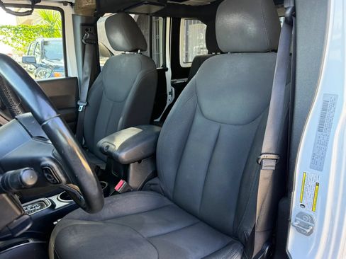 Used 2017 Jeep Wrangler Unlimited Sport w/ Quick Order Package 24S AWD/4WD image 12