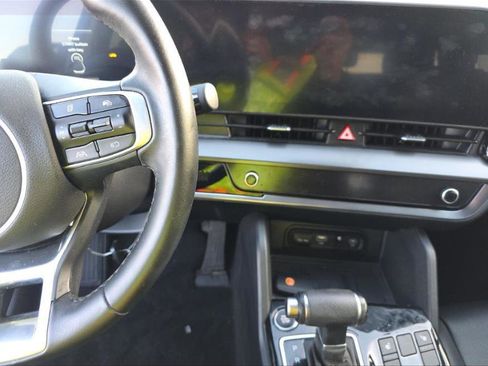 Used 2025 Kia Sportage EX w/ Premium Package image 5