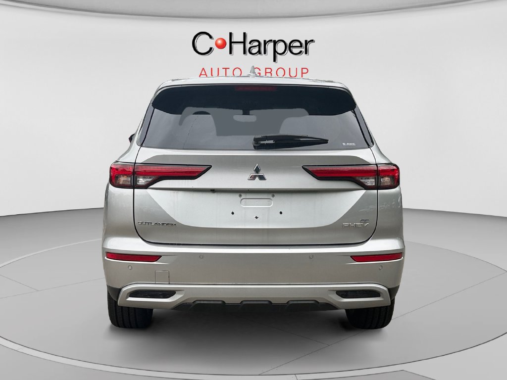 Used 2024 Mitsubishi Outlander 4WD Plug-In Hybrid image 4