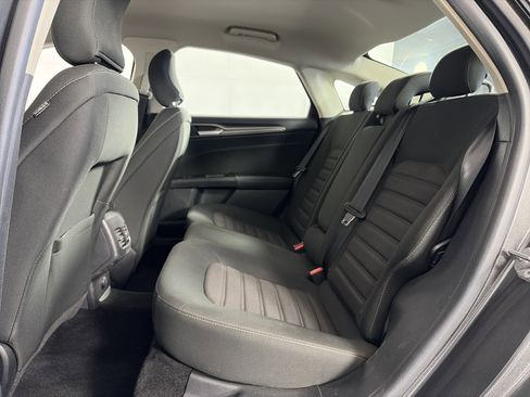Used 2018 Ford Fusion SE w/ Fusion SE Technology Package FWD image 7