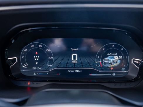 Used 2024 GMC Yukon Denali image 9