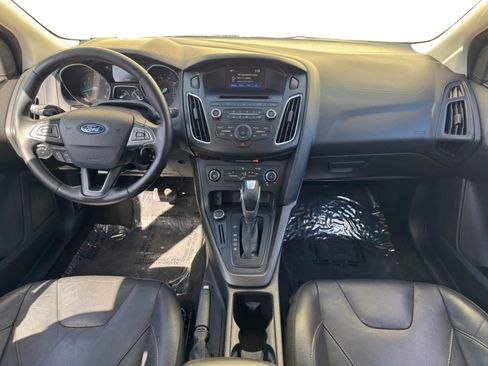 Used 2016 Ford Focus SE w/ Equipment Group 201A FWD image 11