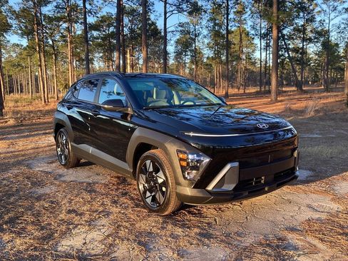 Used 2025 Hyundai Kona SEL FWD image 7