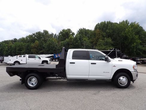 Used 2024 RAM 3500 SLT w/ Quick Order Package 2YG SLT AWD/4WD image 9