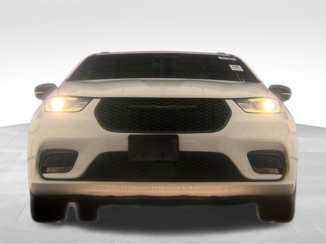 Used 2025 Chrysler Pacifica Limited FWD image 3