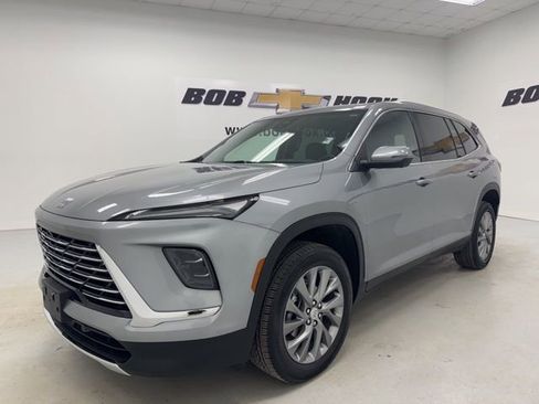 Used 2025 Buick Enclave Preferred image 1