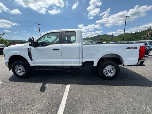 New 2026 Ford F250 XL w/ XL Chrome Package AWD/4WD image 2