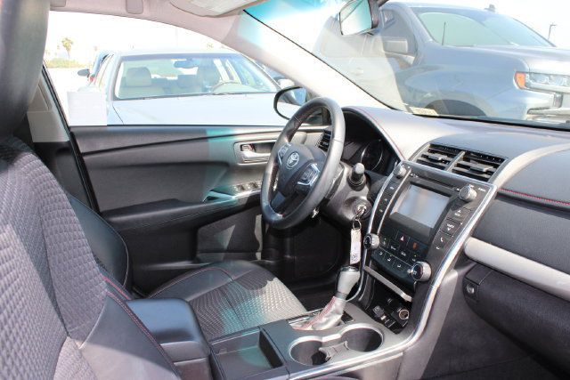 Used 2015 Toyota Camry SE FWD image 5
