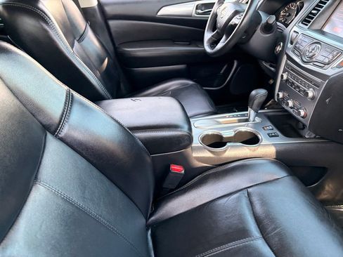 Used 2019 Nissan Pathfinder SL FWD image 12