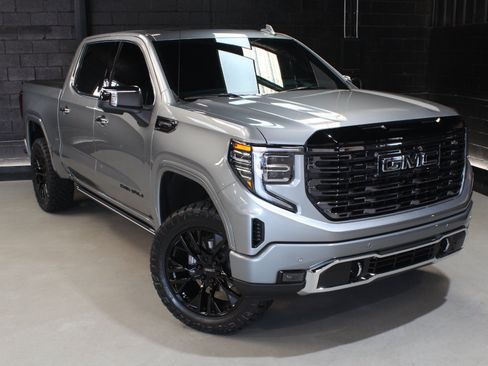 Used 2026 GMC Sierra 1500 Denali Ultimate w/ LPO, Black Badging Package AWD/4WD image 10