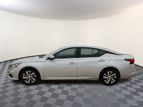 Used 2021 Nissan Altima 2.5 S image 2