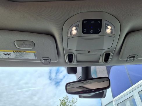 Used 2021 Chrysler Pacifica Limited w/ Uconnect Theater Family Group FWD image 23
