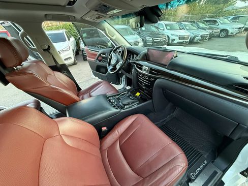 Used 2017 Lexus LX 570 4WD image 23