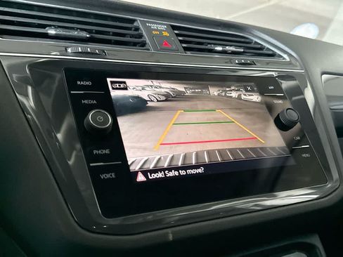 Certified 2022 Volkswagen Tiguan SE FWD image 18
