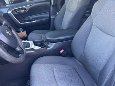 Used 2021 Toyota RAV4 XLE w/ Convenience Package FWD image 6