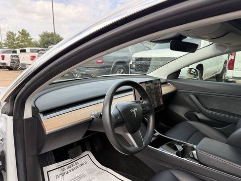 Used 2018 Tesla Model 3 Long Range RWD image 6
