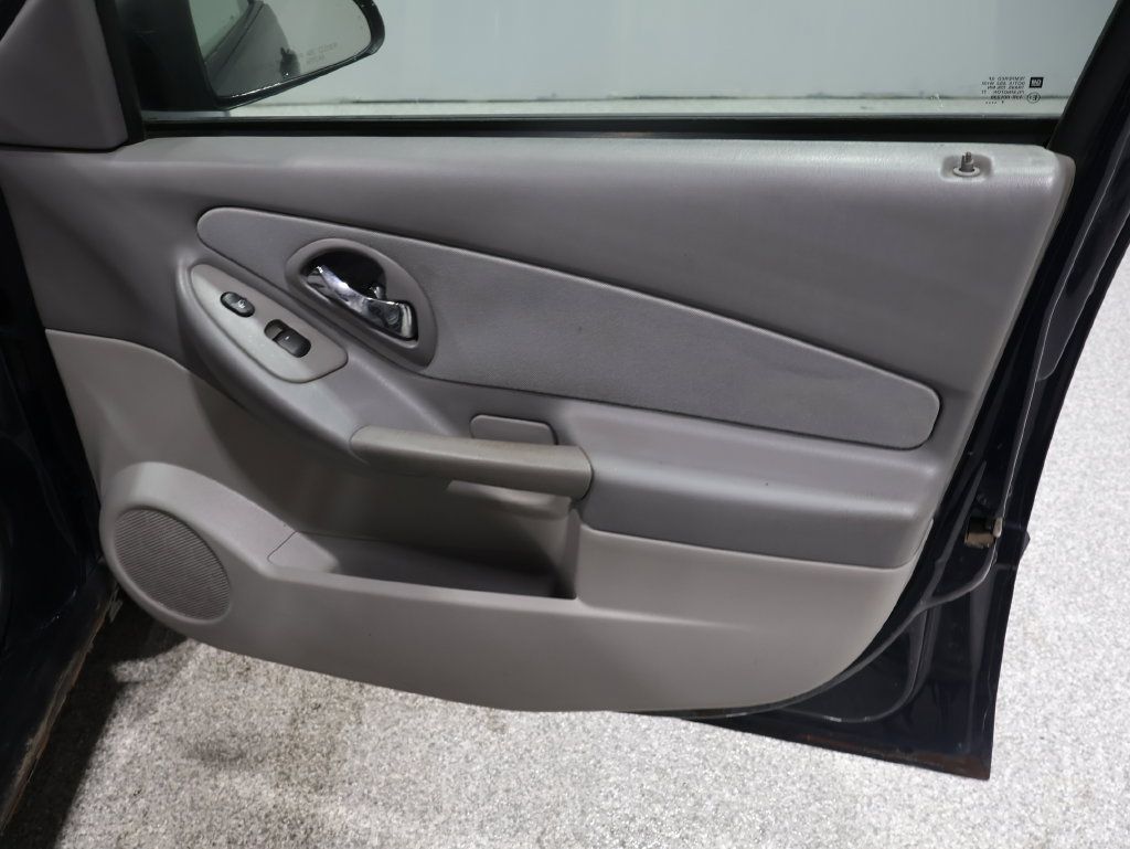Used 2005 Chevrolet Malibu V6 w/ Preferred Equipment Group FWD image 24