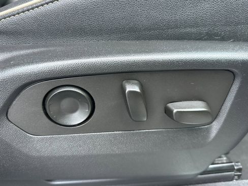 Used 2022 Chevrolet Suburban Premier image 24