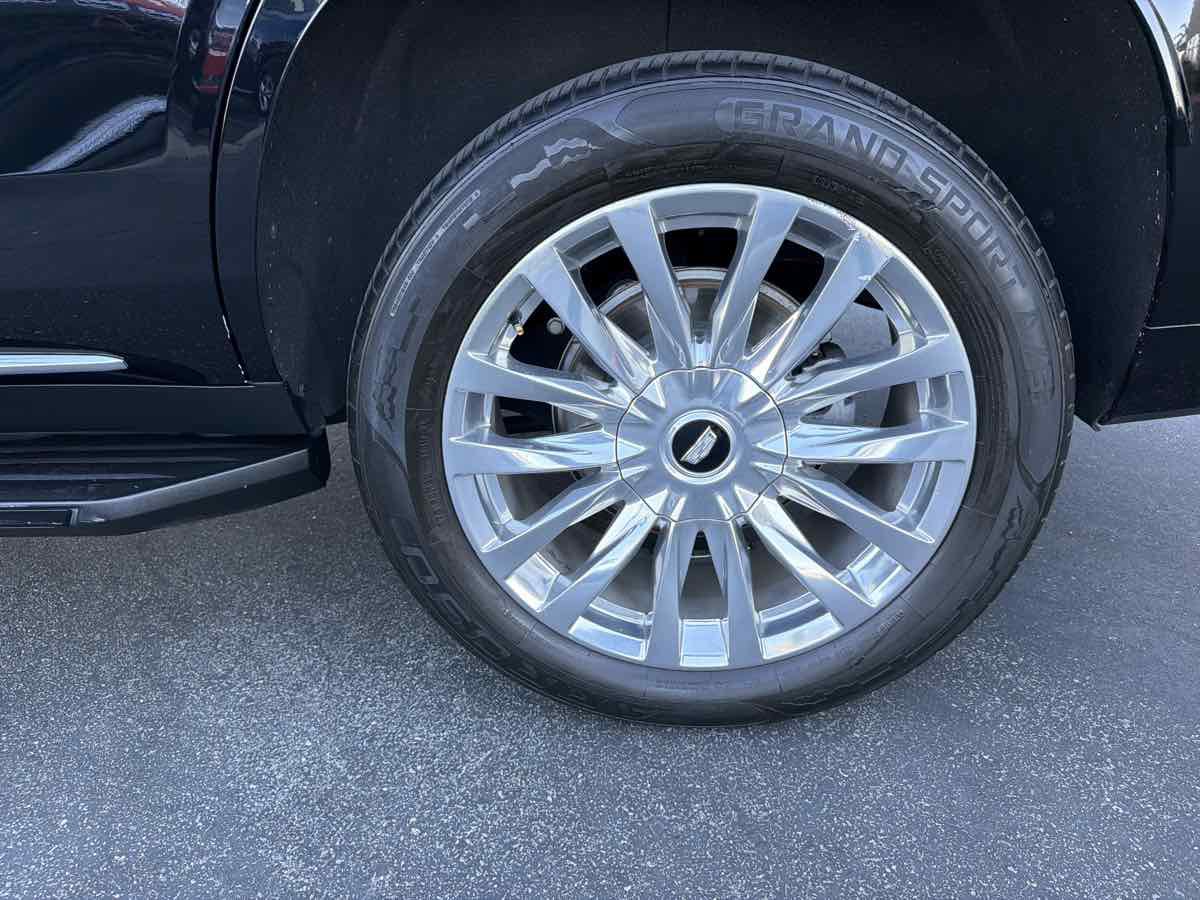 Used 2021 Cadillac Escalade Premium Luxury RWD image 43