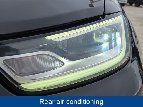 Certified 2022 Chrysler Pacifica Limited FWD image 10