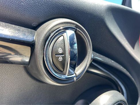 Used 2019 MINI Cooper Convertible image 32