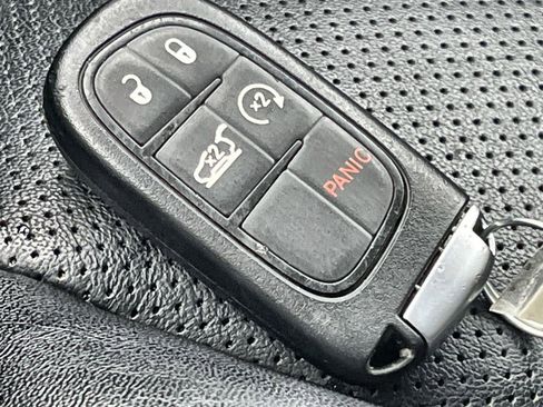 Used 2023 Jeep Cherokee Altitude Lux image 29