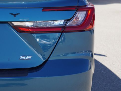 Used 2025 Toyota Camry SE w/ Convenience Package image 11