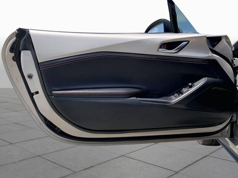 Used 2023 MAZDA MX-5 Miata Grand Touring RWD image 17