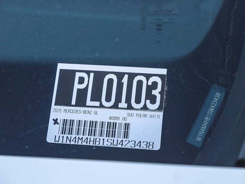 Certified 2025 Mercedes-Benz GLB 250 4MATIC image 28