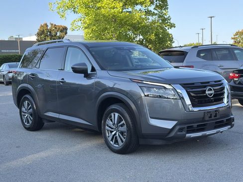 Used 2025 Nissan Pathfinder SL FWD image 7