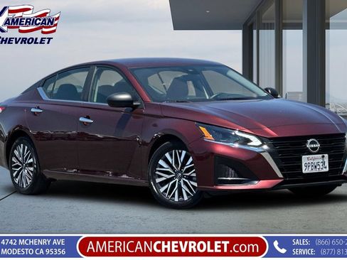 Used 2025 Nissan Altima 2.5 SV FWD image 1