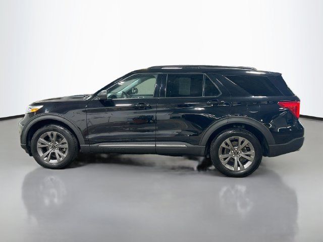 Used 2021 Ford Explorer XLT w/ XLT Sport Appearance Package AWD/4WD image 9