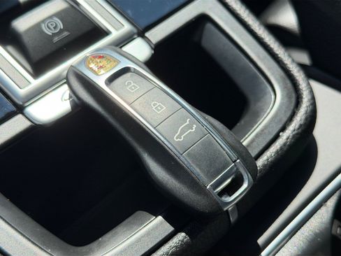 Certified 2023 Porsche Cayenne Platinum Edition AWD/4WD image 31