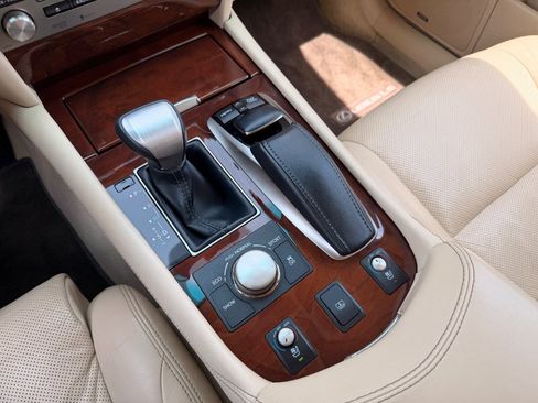 Used 2013 Lexus LS 460 w/ Comfort Pkg RWD image 12