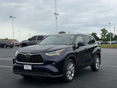 Used 2021 Toyota Highlander Limited AWD/4WD image 10
