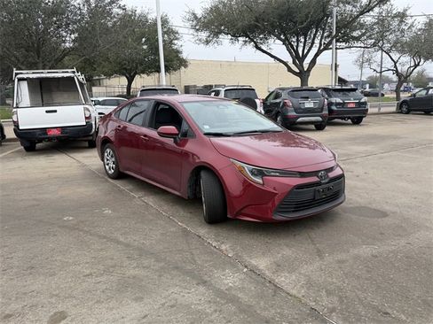 Used 2023 Toyota Corolla LE image 3