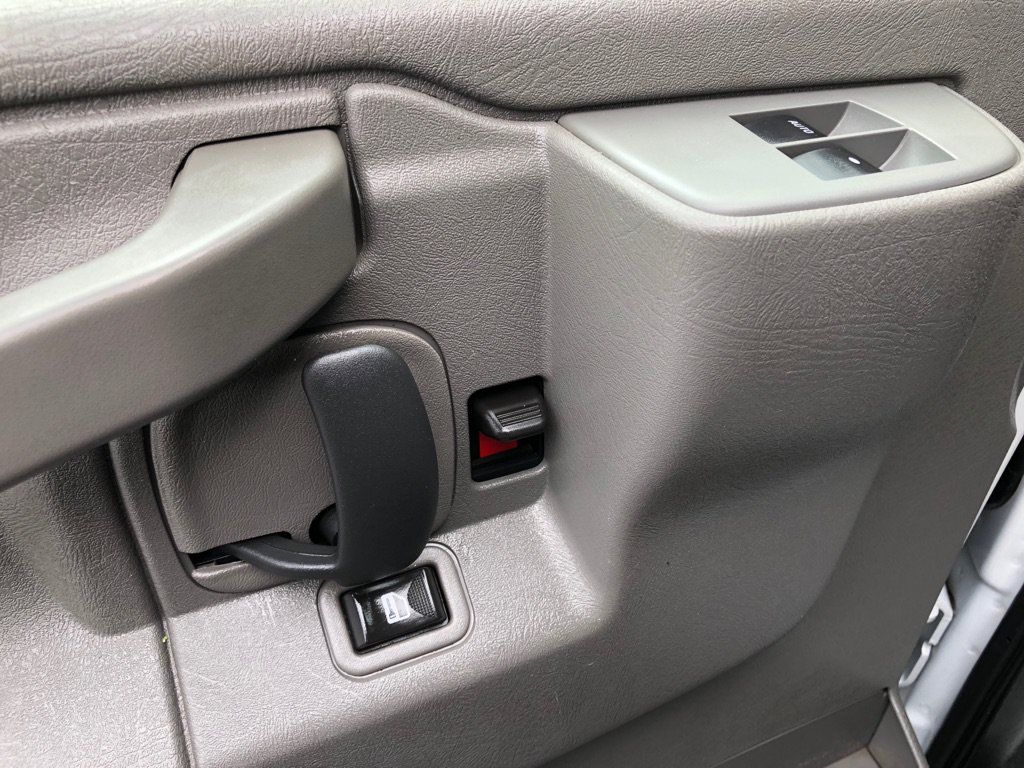 Used 2019 Chevrolet Express 3500 w/ Driver Convenience Package RWD image 18