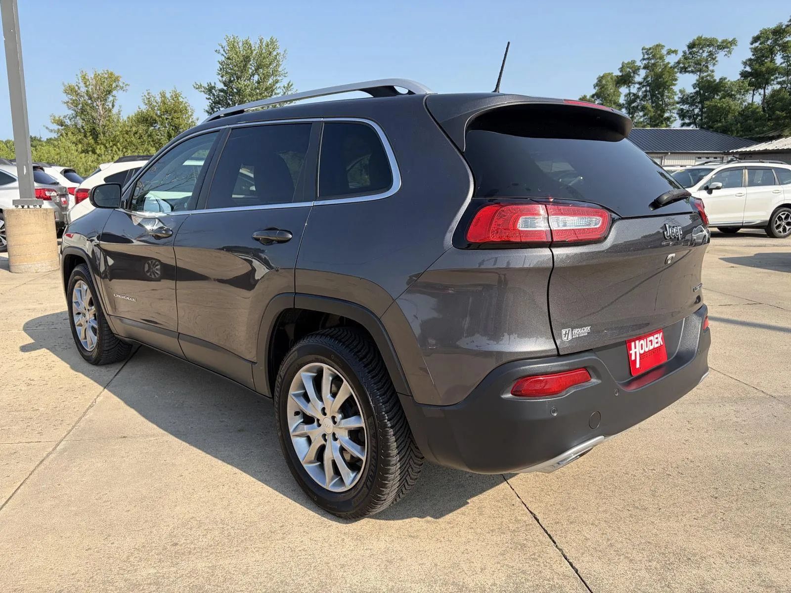 Used 2018 Jeep Cherokee Limited FWD image 6
