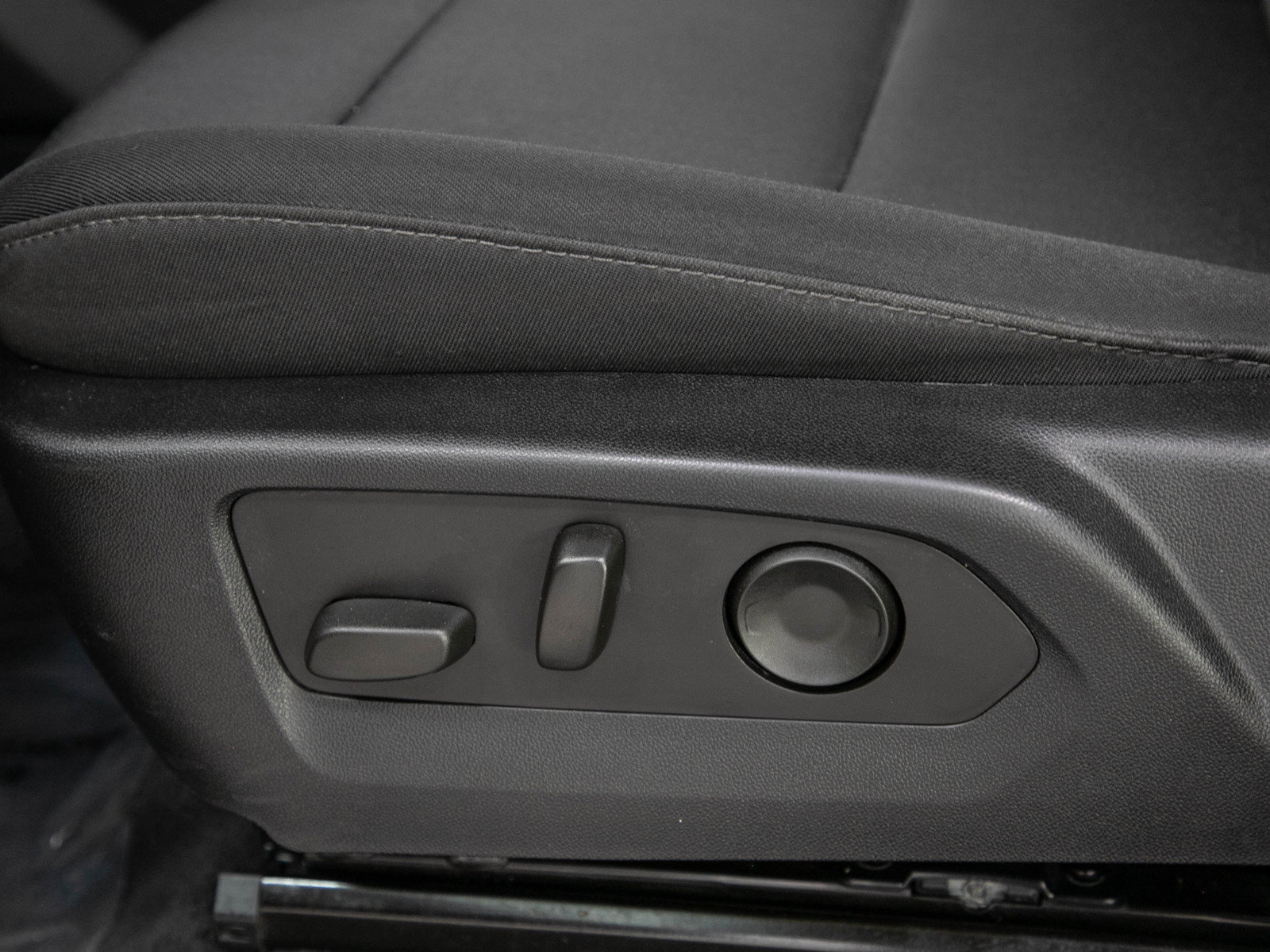 Used 2023 Chevrolet Colorado Trail Boss w/ Technology Package AWD/4WD image 25
