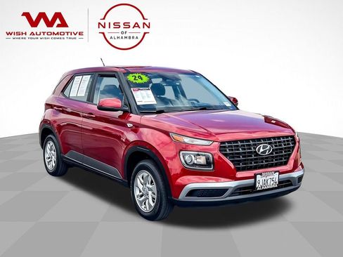 Used 2024 Hyundai Venue SE FWD image 4