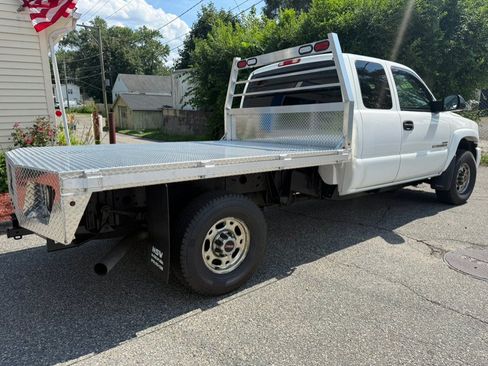 Used 2006 GMC Sierra 2500 SLE w/ Heavy-Duty Power Package AWD/4WD image 8